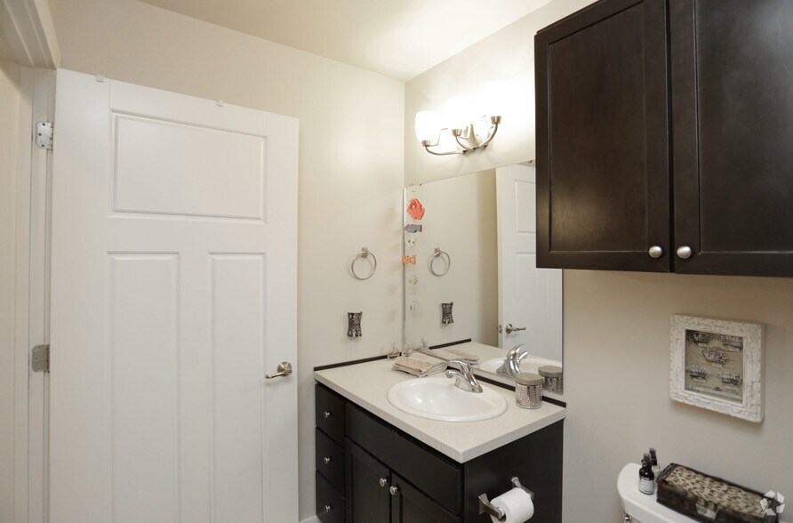 More Photos Of 901 New Hampshire St, Lawrence Apartments For Lease