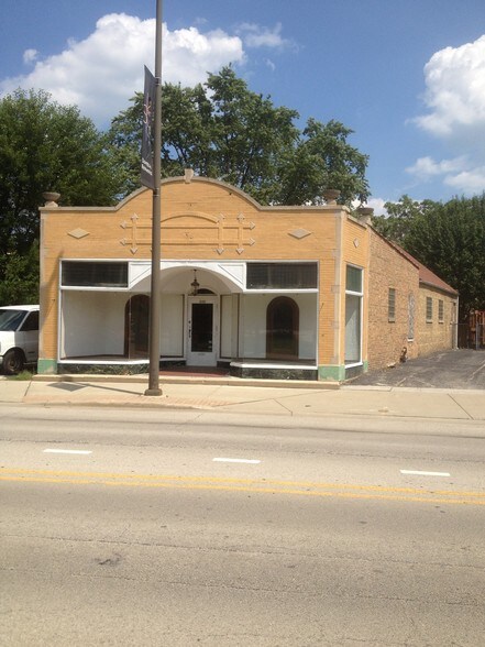 Primary Photo Of 8149 N Lincoln Ave, Skokie Restaurant For Sale