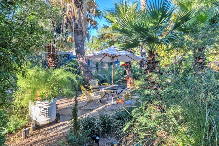 More Photos Of 1127 S St Marys St, San Antonio Restaurant For Sale
