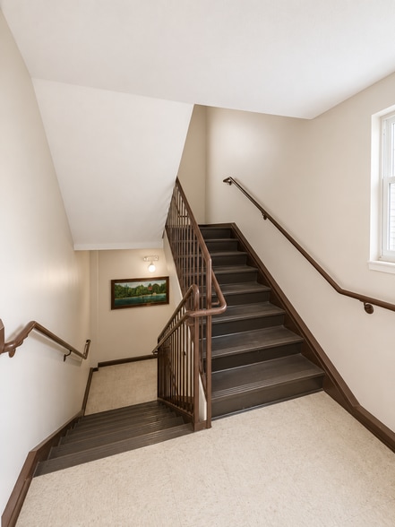 More Photos Of 82 Main St, East Hampton Apartments For Sale