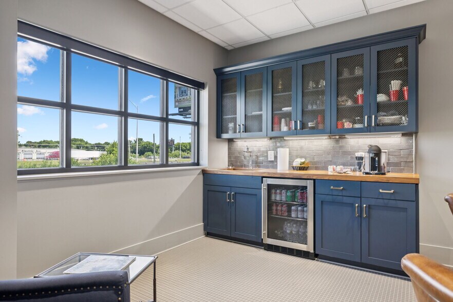 More Photos Of 811 Cowan St, Nashville Distribution For Sale