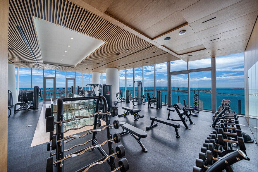 More Photos Of 300 Biscayne Boulevard Way, Miami Apartments For Lease