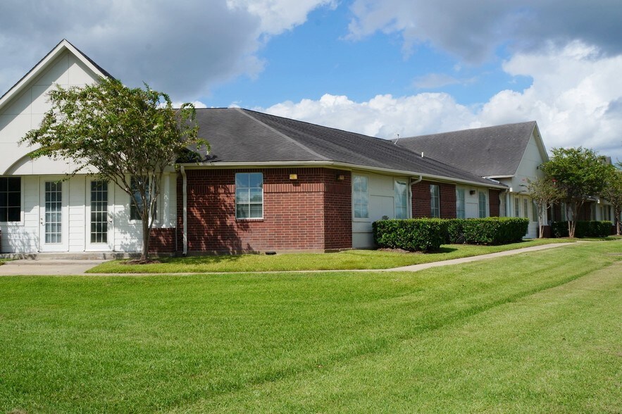 More Photos Of 7002 Riverbrook Dr, Sugar Land Office Residential For Lease
