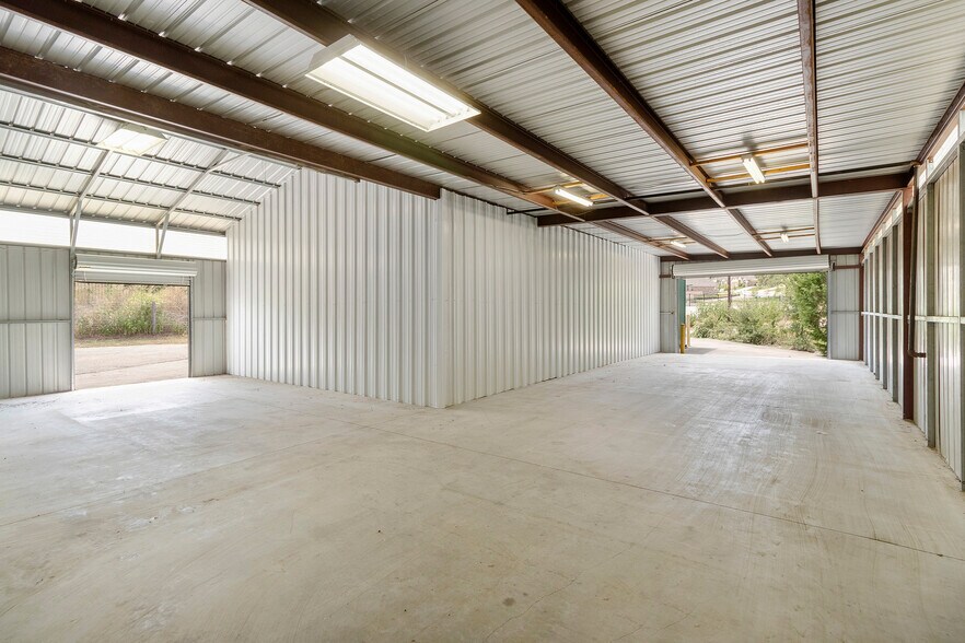 More Photos Of 4111 W State Highway 29, Georgetown Warehouse For Sale