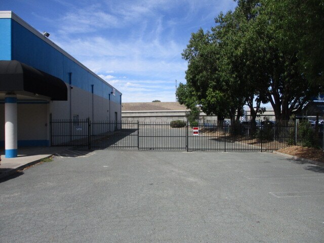 More Photos Of 2685 E Leland Rd, Pittsburg Freestanding For Lease