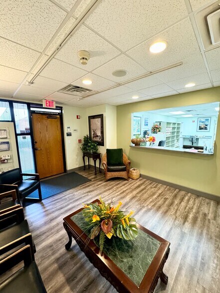 More Photos Of 7525 E Broadway Rd, Mesa Medical For Lease