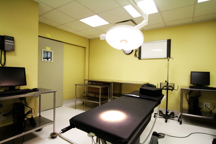 More Photos Of 2035 Lakeville Rd, New Hyde Park Medical For Lease