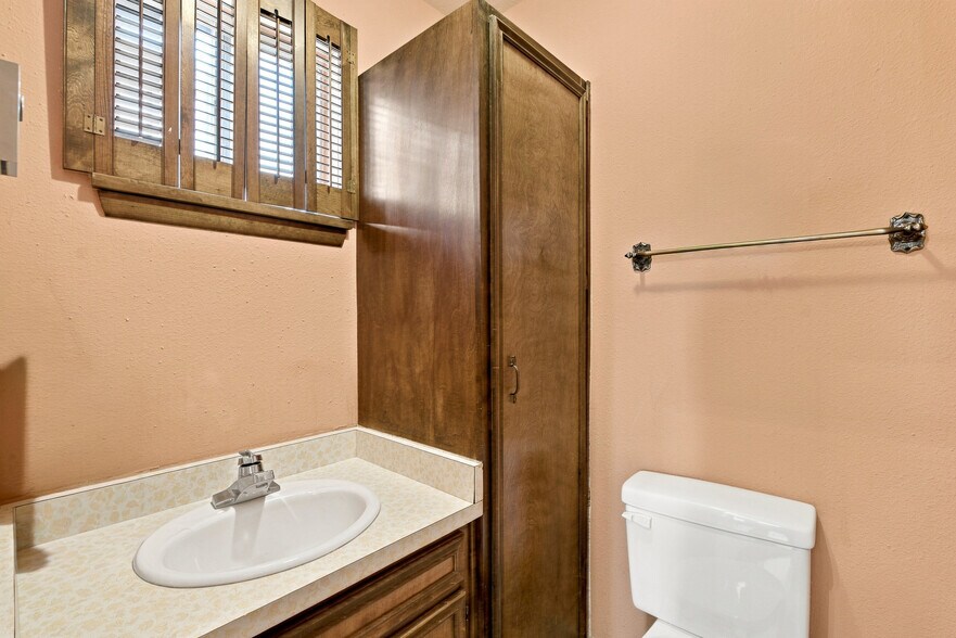 More Photos Of 1525 Pacheco St, Santa Fe Self Storage For Sale