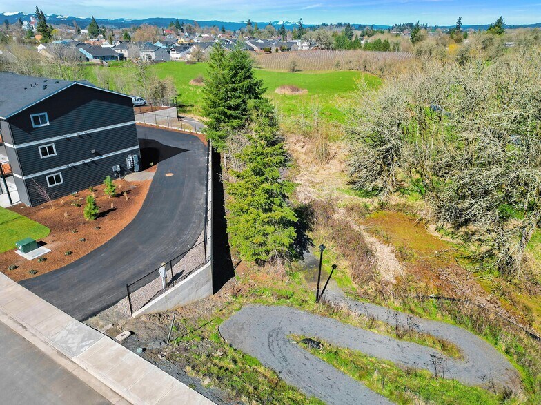 More Photos Of 354 S 8th St, Carlton Multifamily For Sale