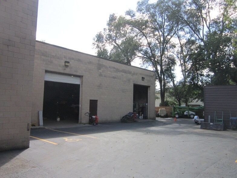 More Photos Of 318 N Milwaukee Ave, Wheeling Storefront For Lease