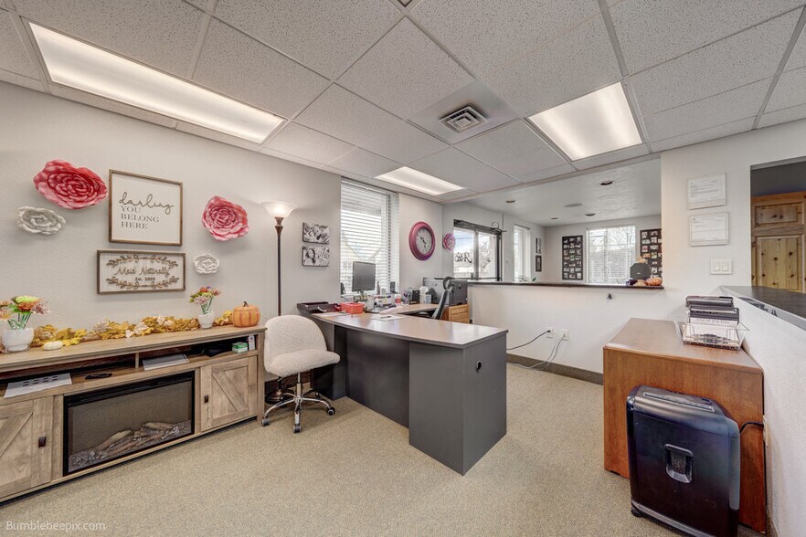 More Photos Of 104-106 N Hutchinson Rd, Spokane Valley Flex For Sale