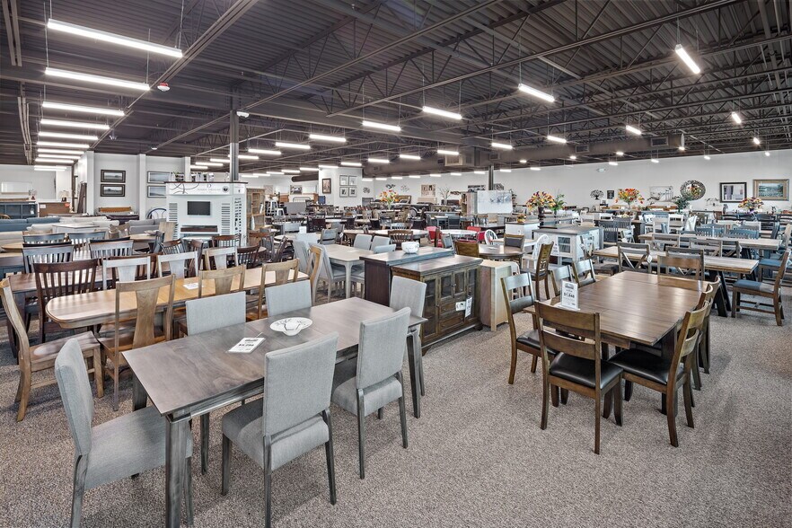 More Photos Of 916 W Division St, Mount Vernon General Retail For Sale
