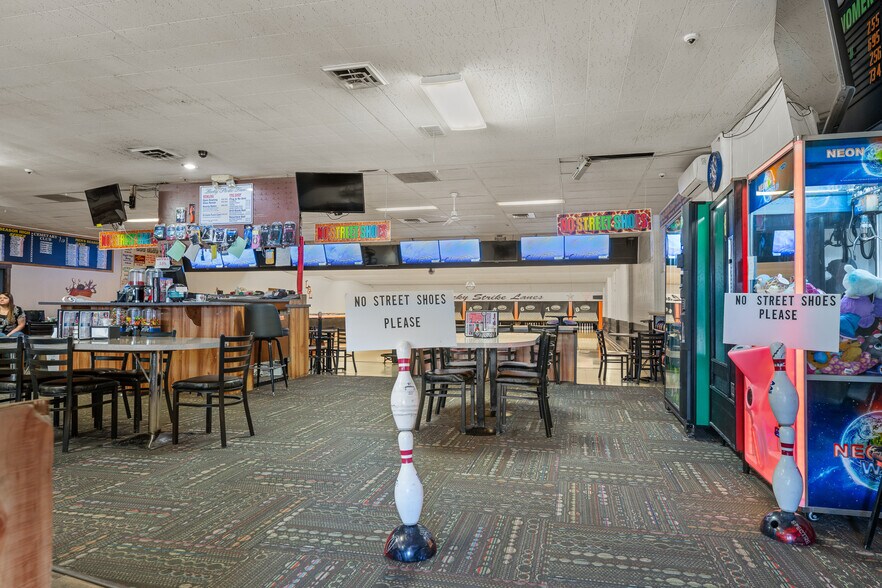 More Photos Of 412 Main St SW, Ronan Sports And Entertainment For Sale