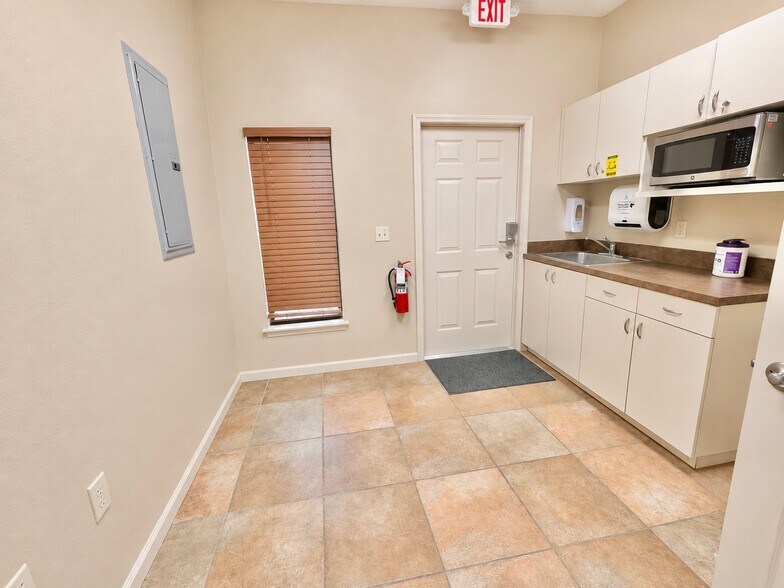 More Photos Of 1043 Town Center Dr, Orange City Medical For Lease