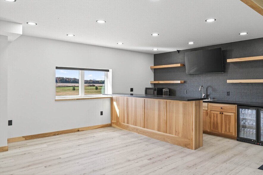 More Photos Of 663 Valerie Ave, Hudson Specialty For Sale