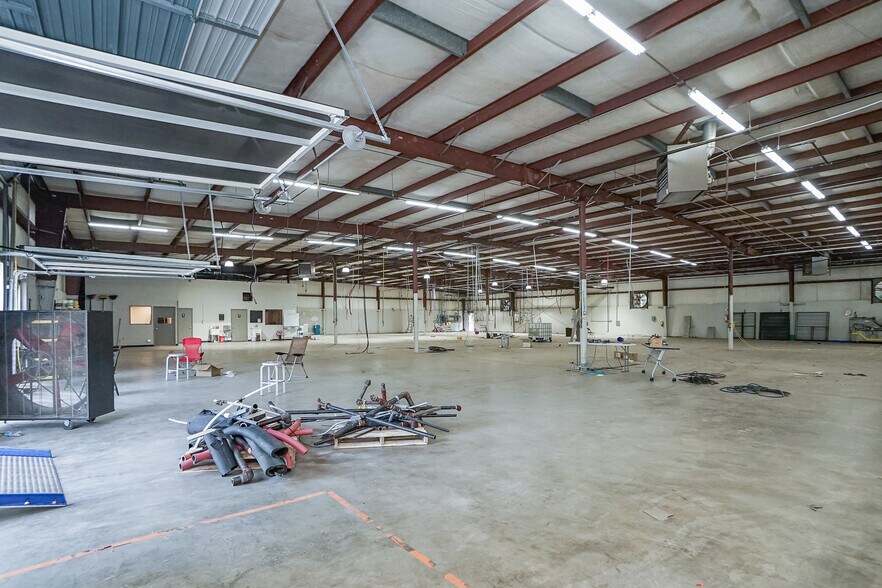More Photos Of 360 Commerce Blvd, Bogart Distribution For Lease