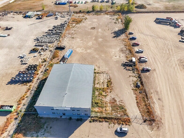 More Photos Of 5042 Jackson St, Williston Warehouse For Lease