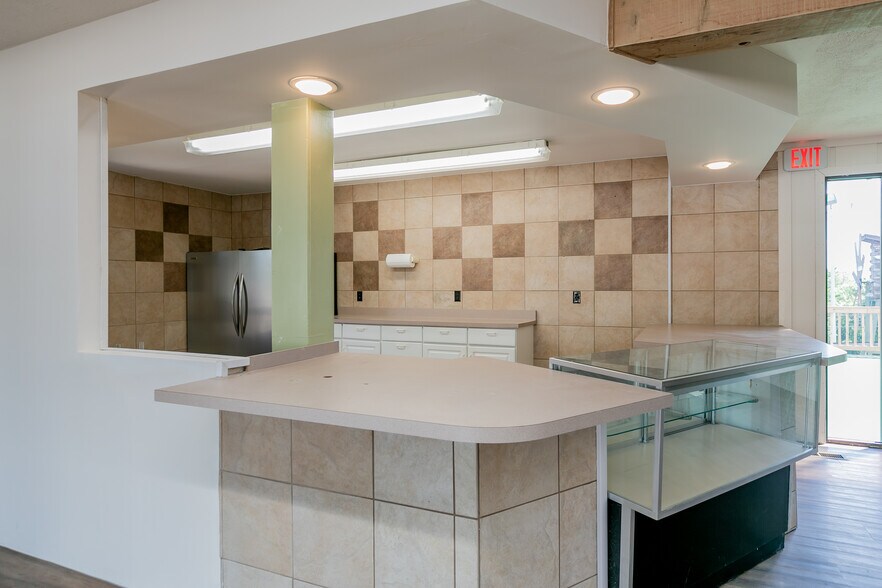 More Photos Of 1116 W Highway 76, Branson General Retail For Lease