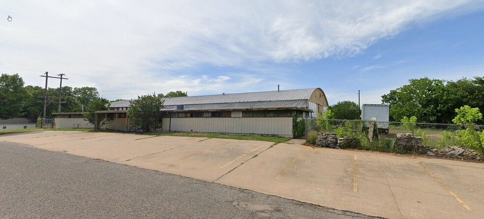 Primary Photo Of 129 W Walker St, Denison Warehouse For Lease