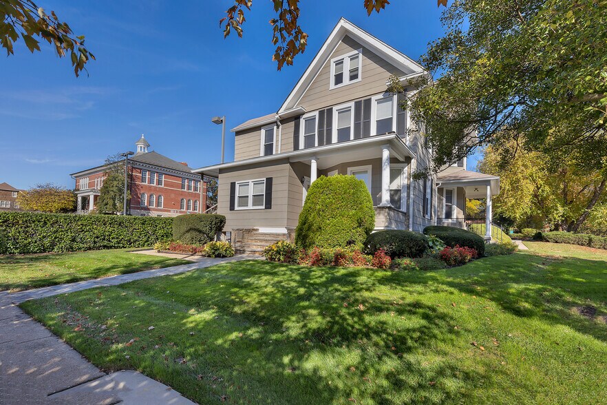More Photos Of 300 Allegheny Ave, Towson Office For Sale
