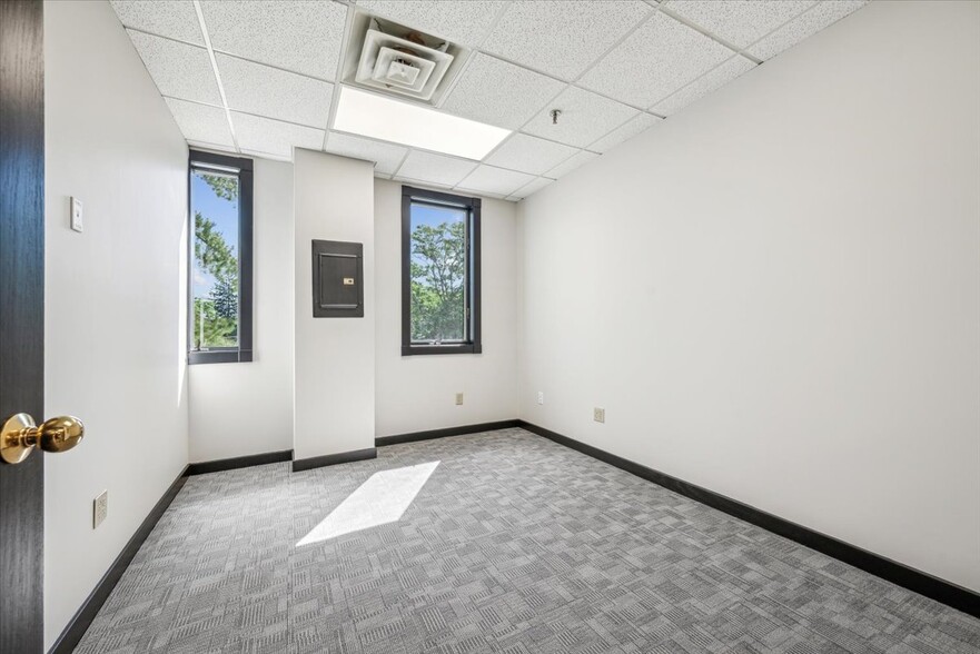 More Photos Of 775 Mountain Blvd, Watchung Office For Lease