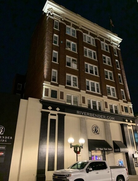 More Photos Of 200 W 3rd St, Alton Office For Lease