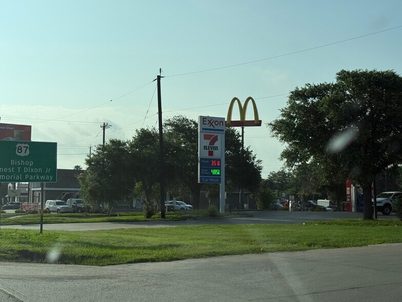 More Photos Of 2954 SE Loop 410, San Antonio Contractor Storage Yard For Sale