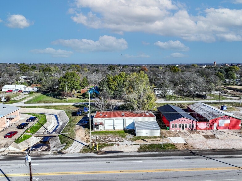 More Photos Of 719 E Moore Ave, Terrell Warehouse For Sale