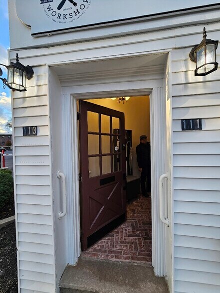 More Photos Of 111-113 S Tyson Ave, Floral Park Office For Lease