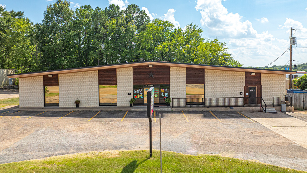 Primary Photo Of 1015 McCann Rd, Longview Office For Sale