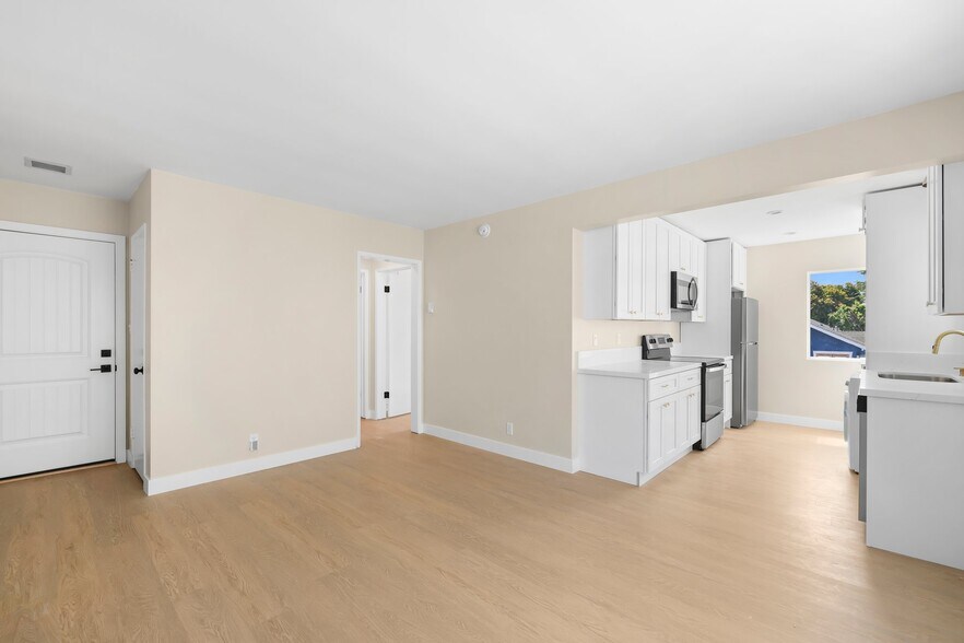 More Photos Of 3020 E 3rd St, Long Beach Apartments For Sale