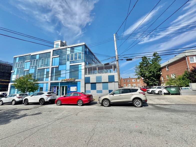 More Photos Of 215-15 Northern Blvd, Bayside Storefront Retail Office For Lease