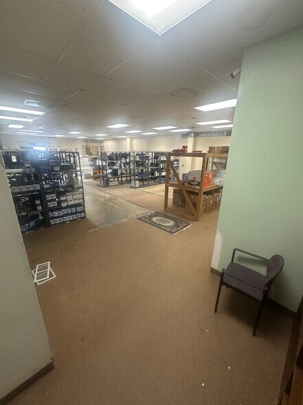 More Photos Of 3505 N 48th St, Lincoln Light Distribution For Lease