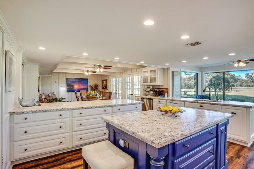 More Photos Of 601 N Shipp St, Madisonville Specialty For Sale