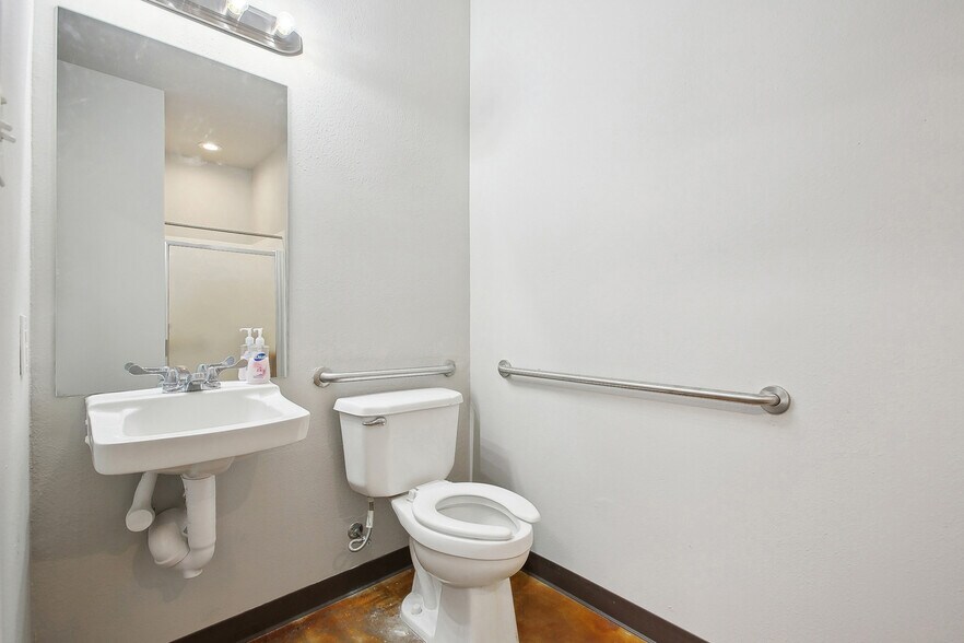 More Photos Of 568 Belle Terre Blvd, La Place Office For Sale