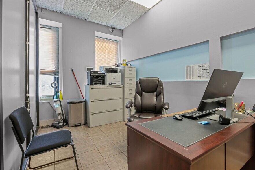 More Photos Of , Minneapolis General Retail For Sale