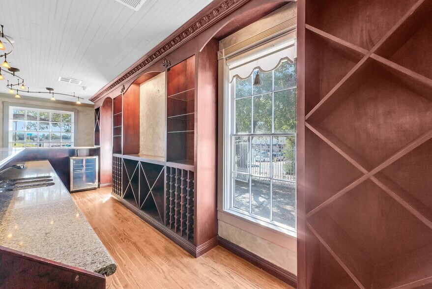 More Photos Of 41955 Main St, Temecula Freestanding For Sale