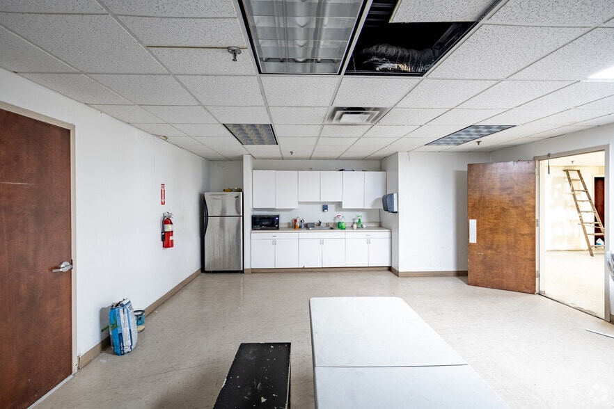 More Photos Of 55 Kennedy Dr, Hauppauge Flex For Lease