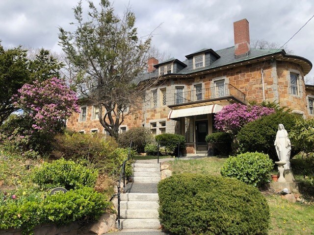 More Photos Of 668-672 Hale St, Beverly Schools For Lease