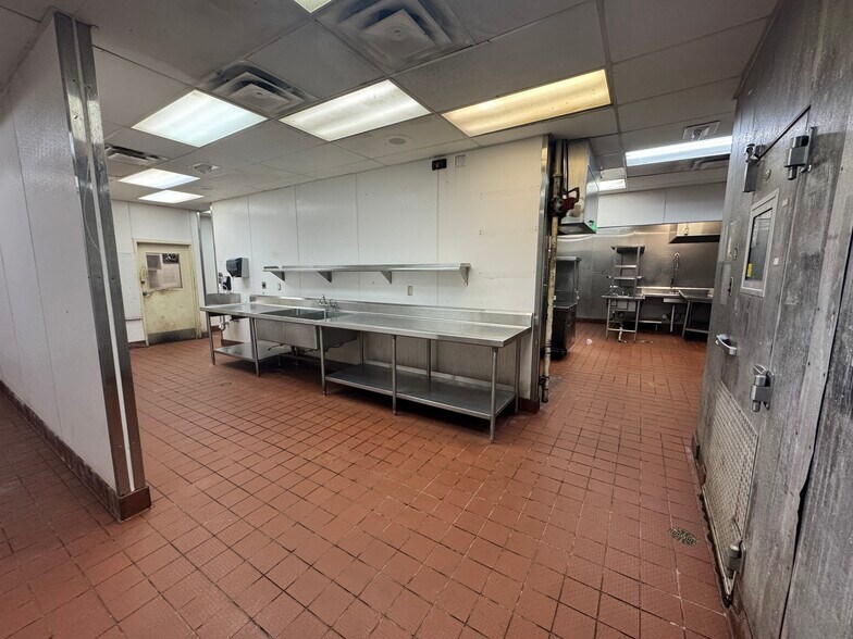 More Photos Of 3953 W Sunset Ave, Springdale Restaurant For Lease