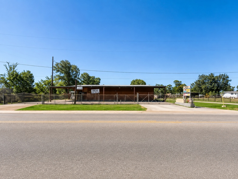 Primary Photo Of 8635 E Mt Houston Rd, Houston Warehouse For Lease