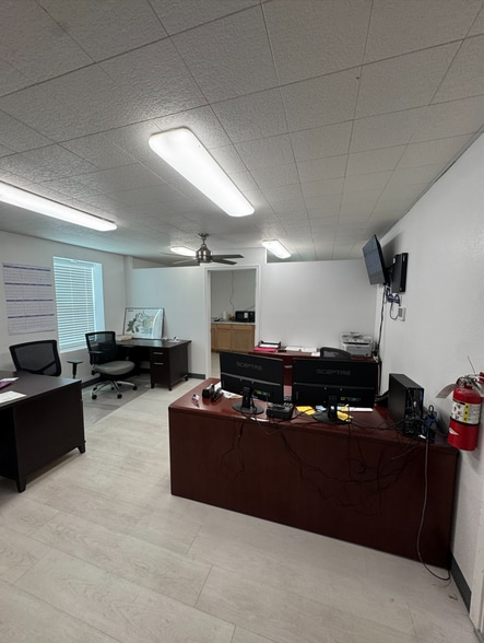 More Photos Of 616 S 9th St, Corsicana Warehouse For Sale