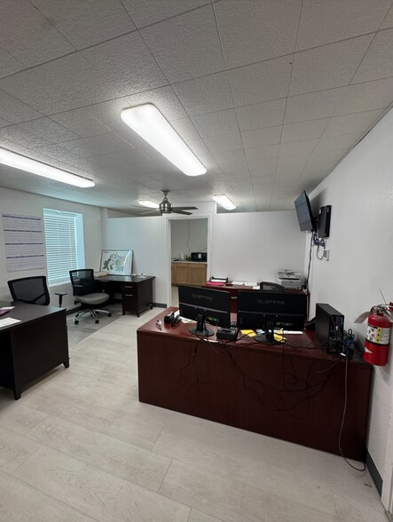 More Photos Of 616 S 9th St, Corsicana Warehouse For Sale