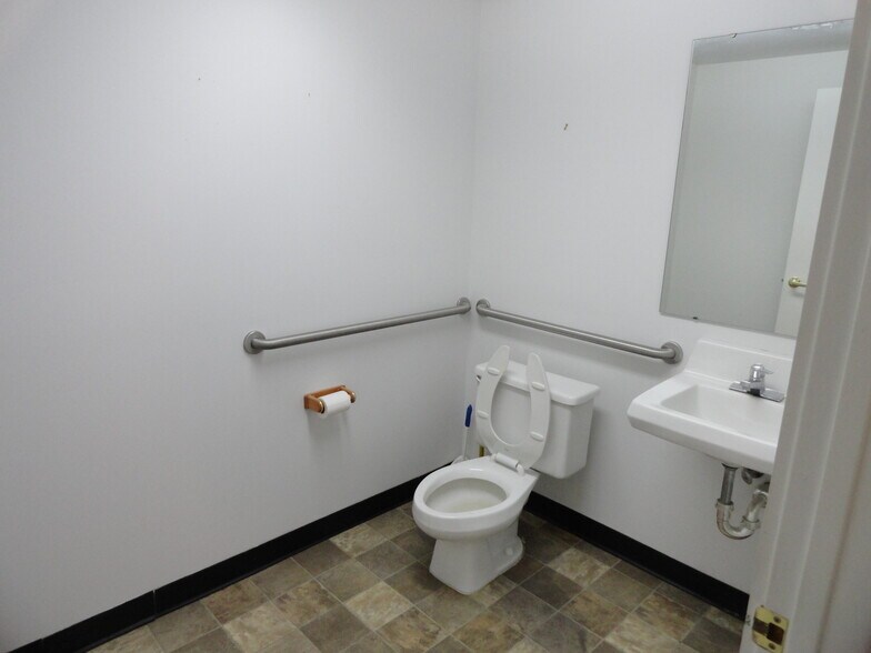 More Photos Of 6015 W Pierson Rd, Flushing Office For Sale