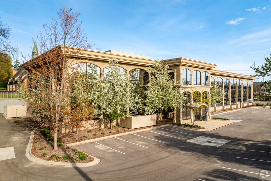 Primary Photo Of 21 E Long Lake Rd, Bloomfield Hills Office For Lease