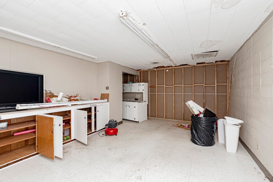 More Photos Of 9170 S Choctaw Dr, Baton Rouge Warehouse For Lease