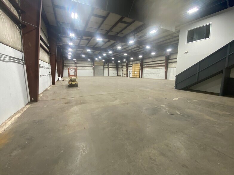 More Photos Of 45 Bodwell St, Avon Distribution For Lease