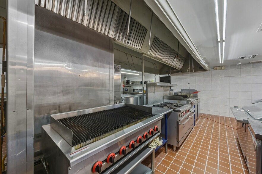 More Photos Of 300 N Cocoa Blvd, Cocoa Restaurant For Lease