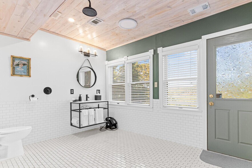 More Photos Of 305 River St, Osceola Hospitality For Sale