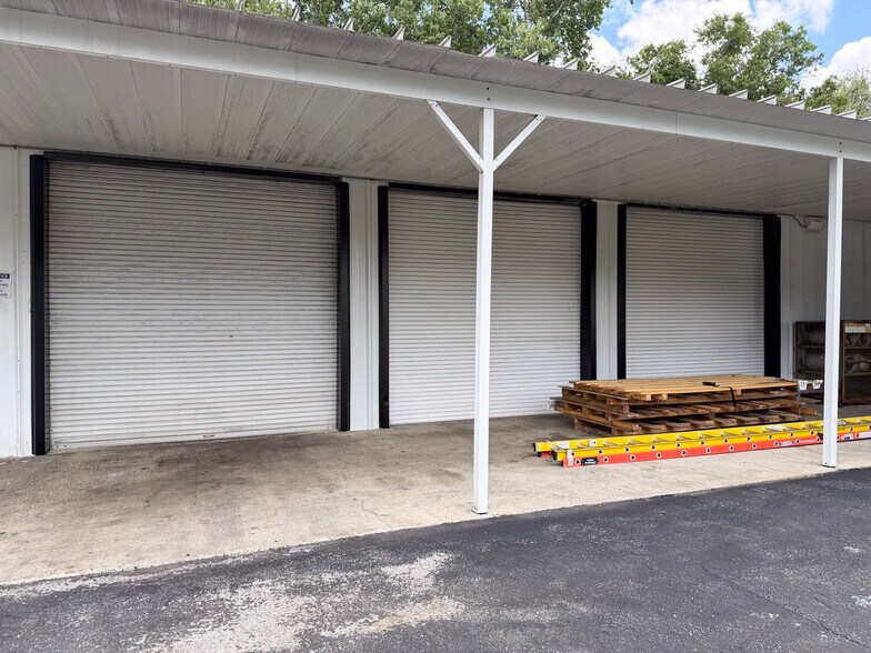 More Photos Of 301 Charlie Griffin Rd, Plant City Flex For Lease